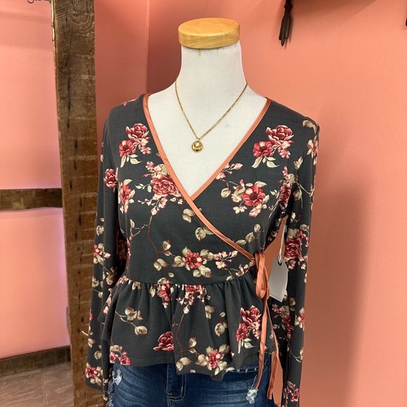 coco + jaimeson Tops - NWT! Floral Wrap Blouse in Dark Gray and Pink